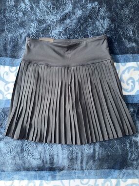 GAP Fit Pleated Skort in Black